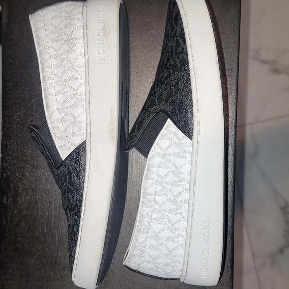 Micheal Kors slip on - Picture 4 of 4